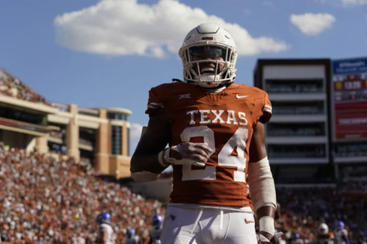 Texas RB Jonathon Brooks honors father's memory with every touchdown for No. 3 Longhorns