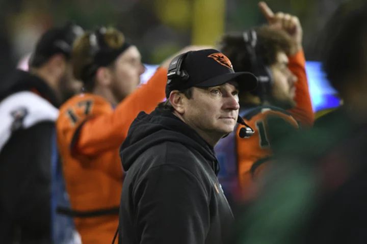 Michigan State added 7th year, starting at $7.25M, to land former Oregon State coach Jonathan Smith