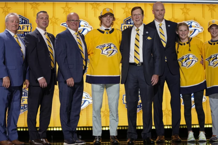 Gary Bettman urges fans to boo him, honors David Poile to kick off NHL draft