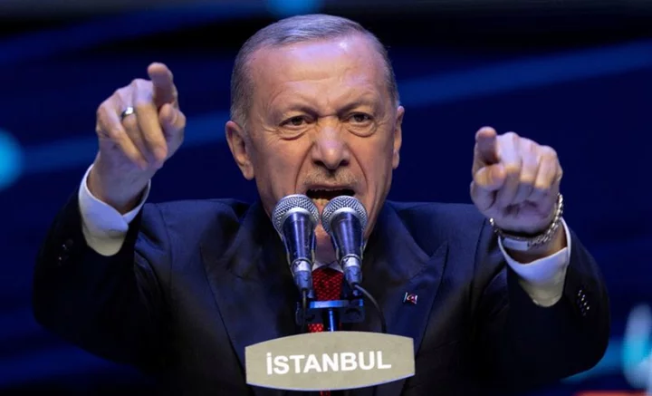 Turks abroad begin voting in presidential election runoff