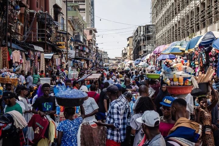 Nigeria Hikes Rates in First Test of Central Bank’s Autonomy