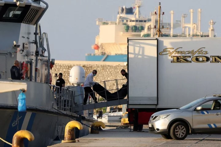 Greece migrant tragedy: Survivor accounts say coastguard rope toppled boat