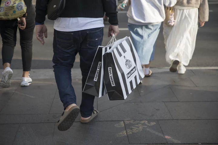 Surprisingly Strong Australia Retail Sales Cement Hike Bets