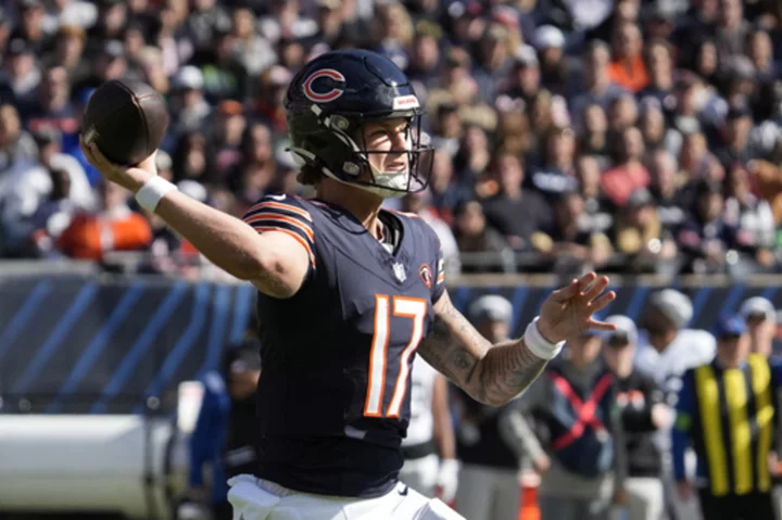 Rookie Tyson Bagent leads 3 TD drives in place of Justin Fields, Bears beat Raiders 30-12