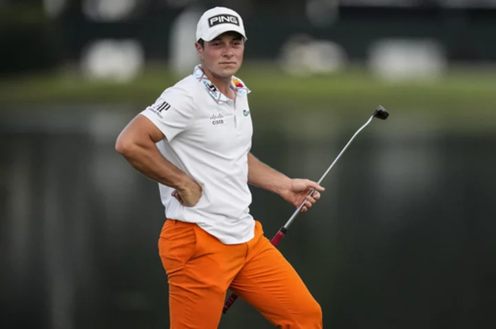 Viktor Hovland shoots 66 for 6-shot lead at Tour Championship to close in on FedEx Cup title