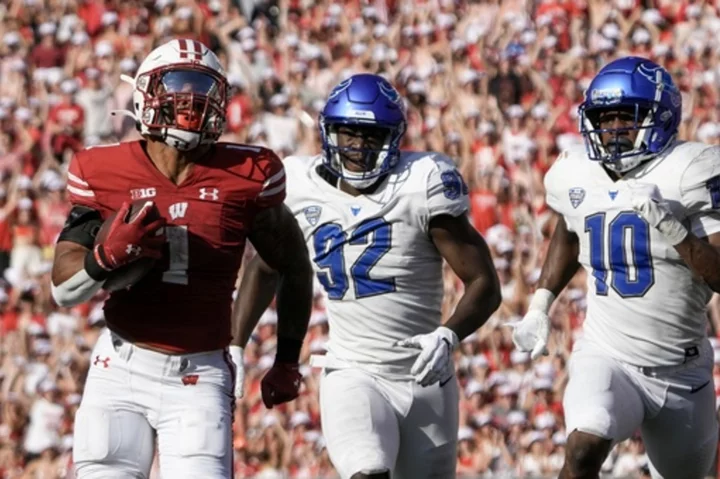 No. 19 Wisconsin beats Buffalo 38-17 to open coach Luke Fickell's first season with Badgers