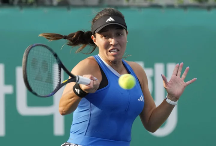 Jessica Pegula beats Elena Rybakina in straight sets to open the WTA Finals