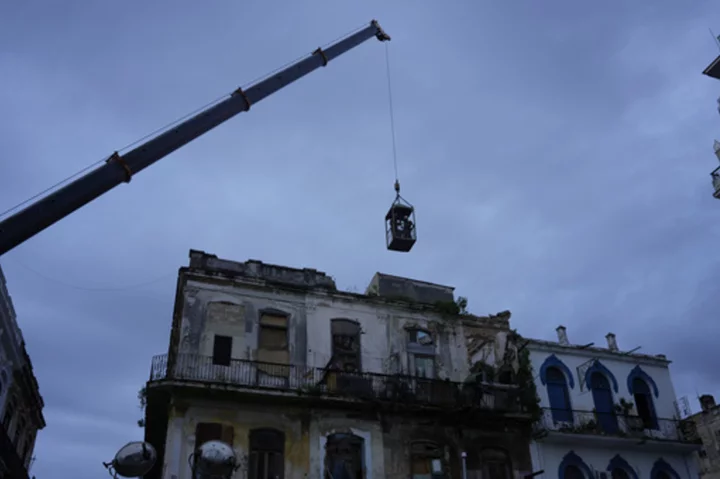 A building collapse in Havana leaves 3 person dead and at least 2 injured