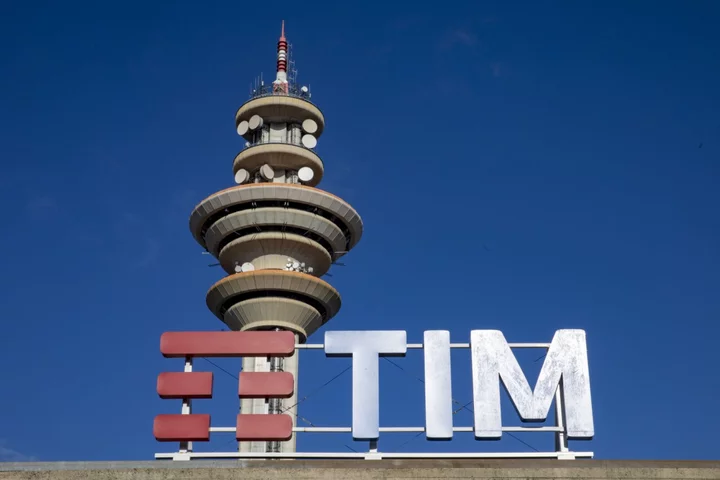 KKR’s Bid for Telecom Italia Grid Tops Italy’s State Lender