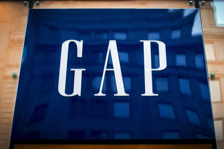 Gap earnings beat outshines bleak holiday-quarter sales forecast