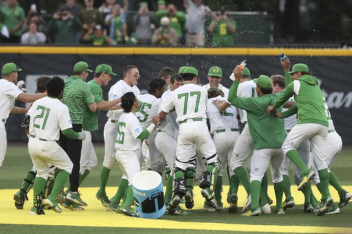 Oregon rallies from 8 runs down to beat Oral Roberts; Duke, TCU, Florida also win