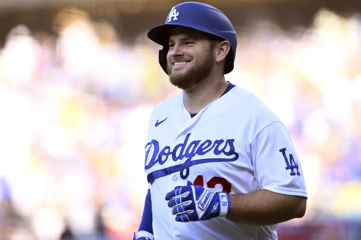 Max Muncy blasts two home runs, helps Dodgers rally past Reds 3-2