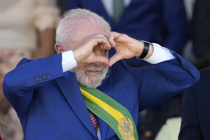 Brazil's Lula seeks to project unity and bring the army in line during Independence Day events