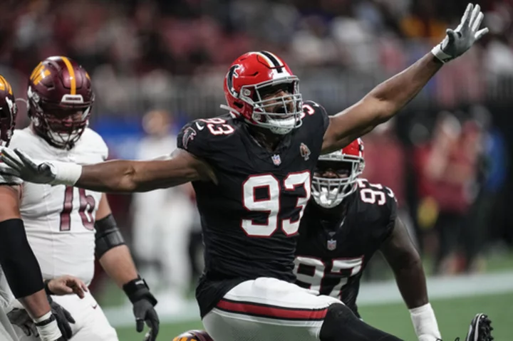 Falcons veteran Calais Campbell reaches 100-sack milestone for career against Commanders