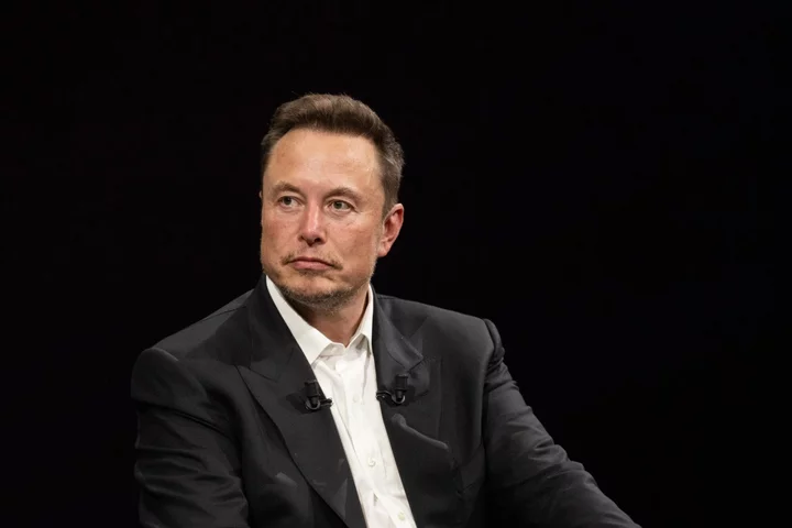 Musk Promises to Fund Legal Fights of Discriminated X Users