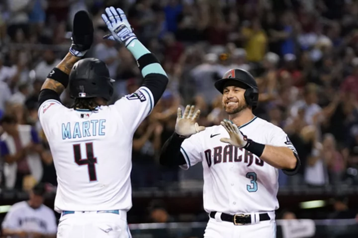 Diamondbacks withstand Realmuto hitting for the cycle to beat Phillies 9-8