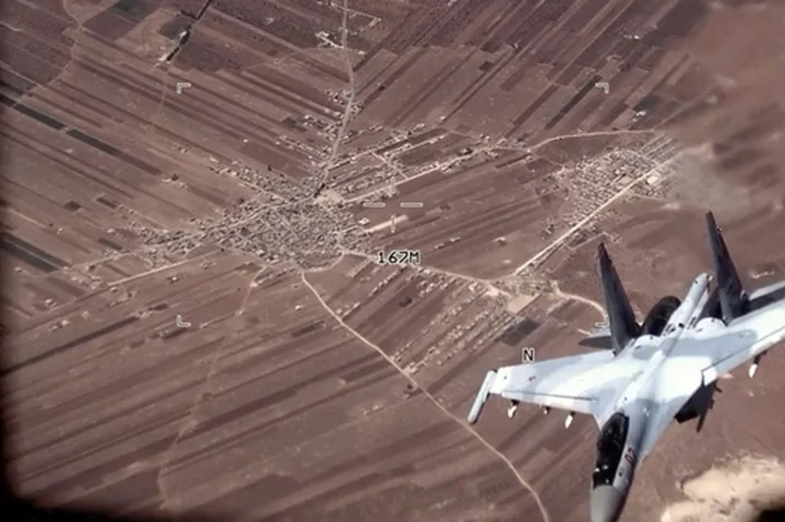 Russian fighter jet flies dangerously close to US warplane over Syria