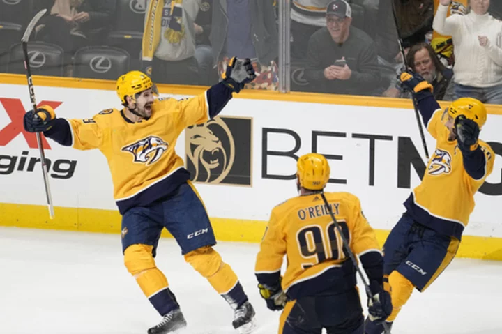 Forsberg scores in OT, Predators beat Penguins 3-2 for 6th straight win