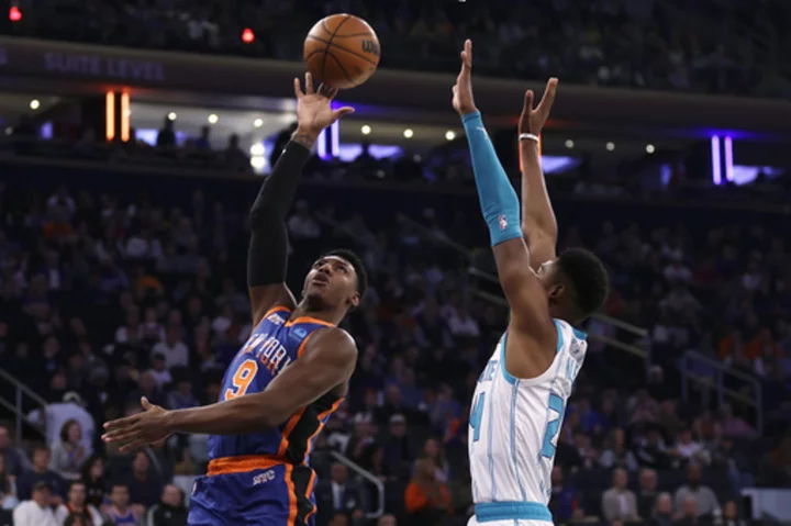 Knicks record season-highs in points, shooting percentage in 129-107 win over Hornets