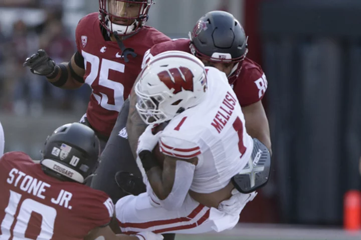 Facing uncertain future, Washington State upsets No. 19 Wisconsin 31-22