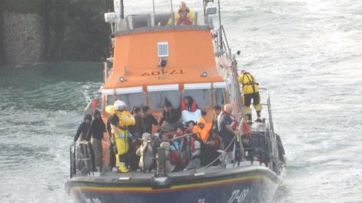 Migrant boat sinks in Channel killing six people