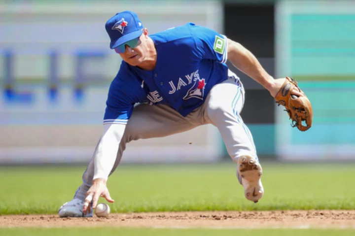 Blue Jays SS Bo Bichette leaves game after 5 innings with sore right quadriceps