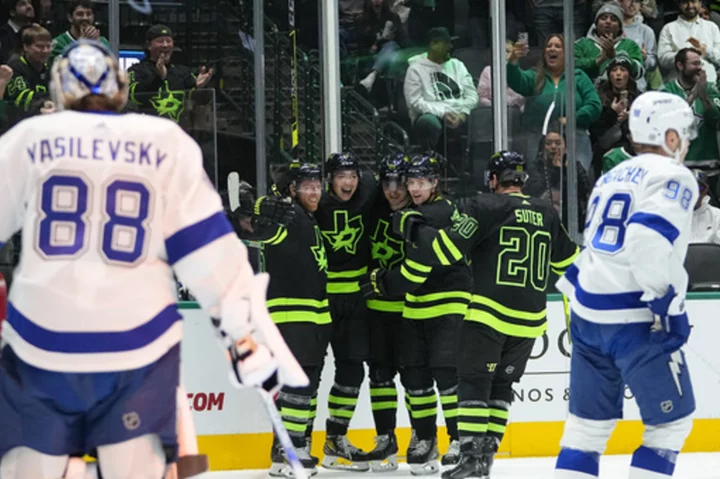 Robertson scores twice as Stars dominate struggling Lightning 8-1