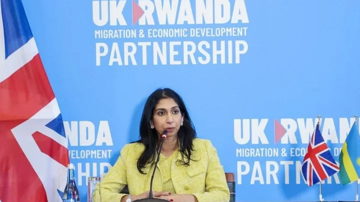 What is the UK's plan to send asylum seekers to Rwanda?