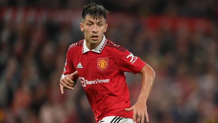 Lisandro Martinez provides Man Utd fans with injury update