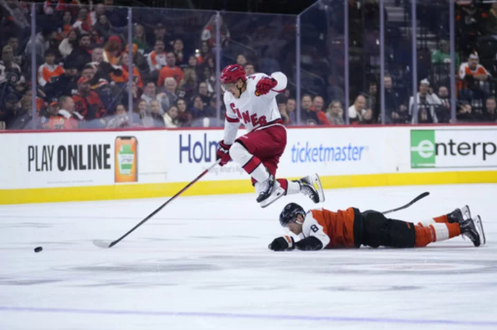 Teravainen scores late as Hurricanes beat Flyers 3-2