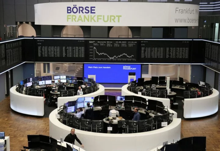 European shares fall on mounting China worries, banks lag