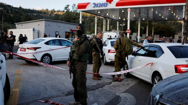 Four Israelis killed by Palestinian gunmen near West Bank settlement