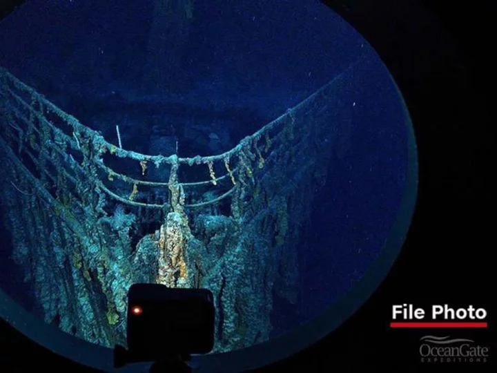 What it's like inside the Titanic-touring submersible that went missing with 5 people on board