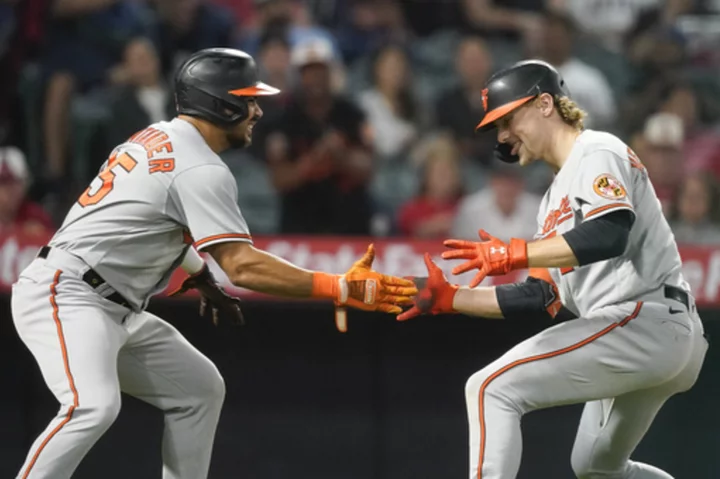 Henderson's 3-run homer sends the AL-leading Orioles to a 6-3 win over the Ohtani-less Angels