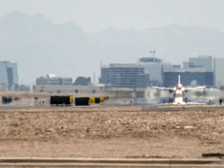 Phoenix cleaners working on brutally hot planes without air conditioning file a complaint