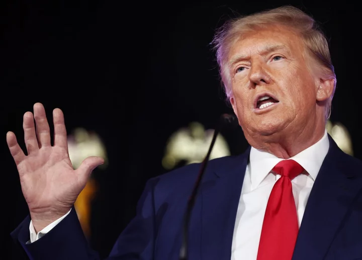 Trump news – live: Trump tries to quash Georgia grand jury report as employee accused of lying to prosecutors