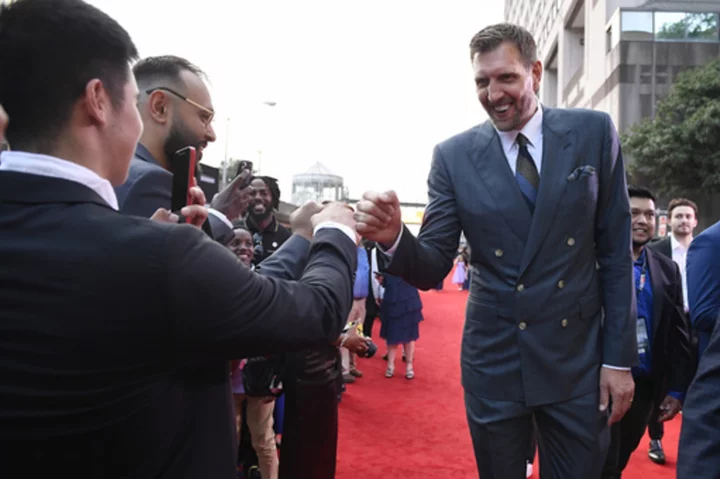 Nowitzki, Gasol, Parker give international flavor to Basketball Hall of Fame enshrinement