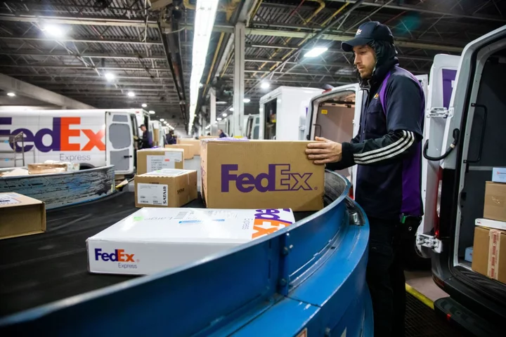 FedEx’s Profit Outlook Falls Short as Job Cuts Reach 29,000