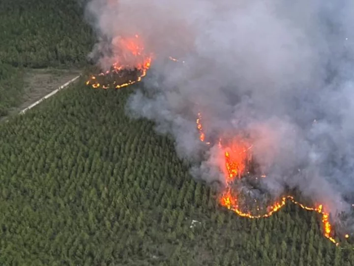 Wildfires force southwestern Louisiana town to evacuate amid extreme drought