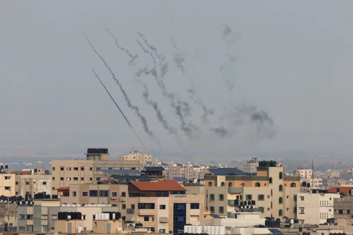 Israeli air strikes pound Gaza as death toll on both sides climbs