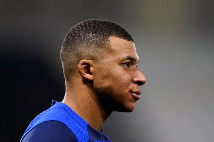 Kylian Mbappe tells Paris St Germain he will not extend his contract – reports