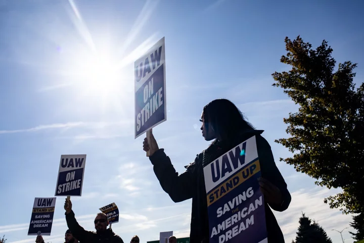 Stellantis, UAW Reach Tentative Agreement to End Six-Week Strike