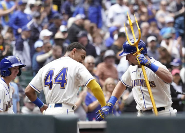 Suárez's 3-run homer lifts Mariners over Pirates 6-3 in 10 innings