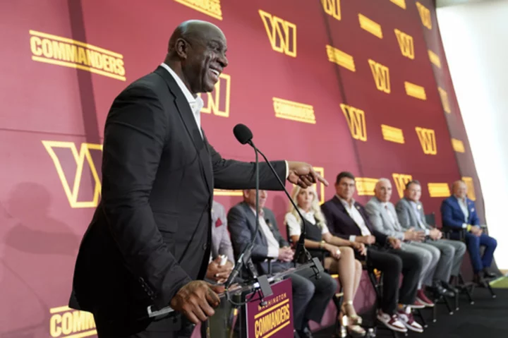 Magic Johnson meets with Washington Commanders players for the first time