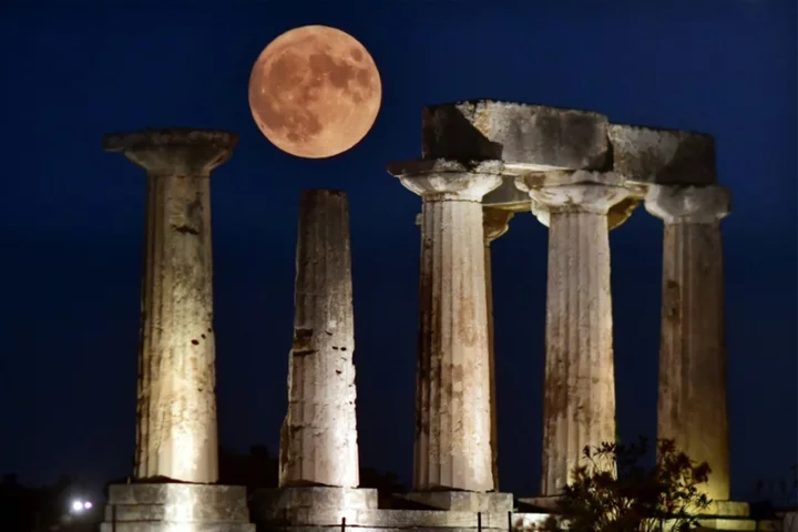 Last 'Super Blue Moon' until 2037 rises tonight