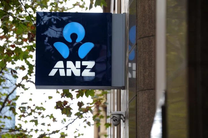 Australian Bank’s Return-to-Work Warning Sparks Union Rebuke