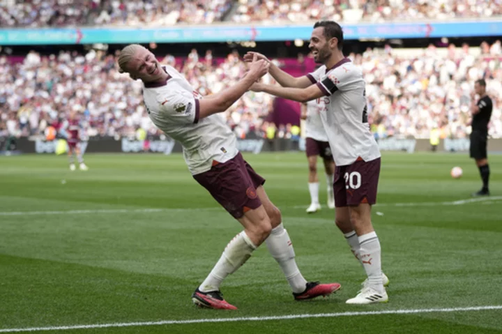 Double late strike keeps Manchester City top of the Premier League with a 3-1 win over West Ham