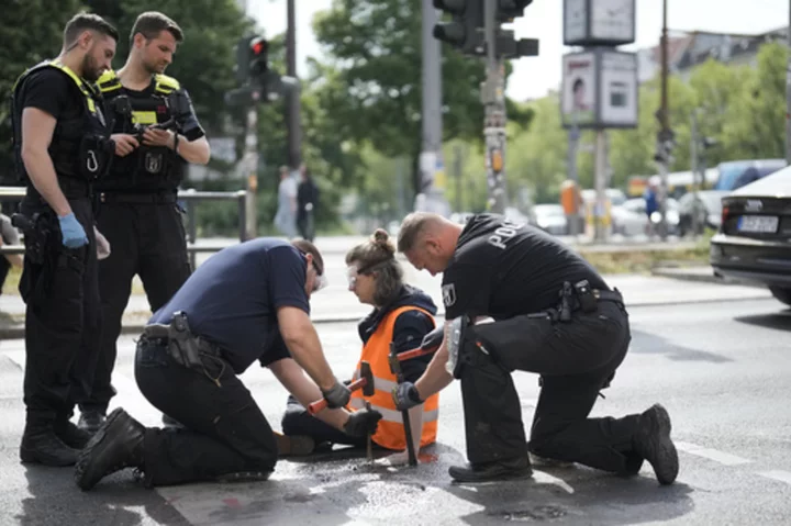 German police conduct searches in investigation of climate activists