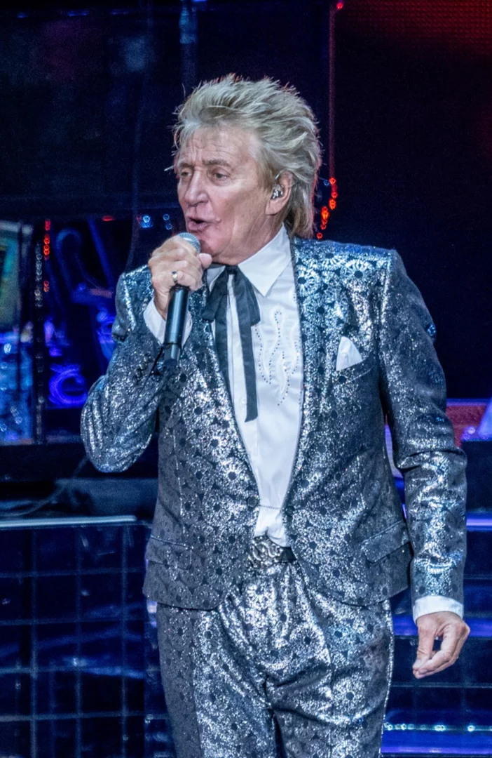 Sir Rod Stewart swaps rock 'n' roll for swing