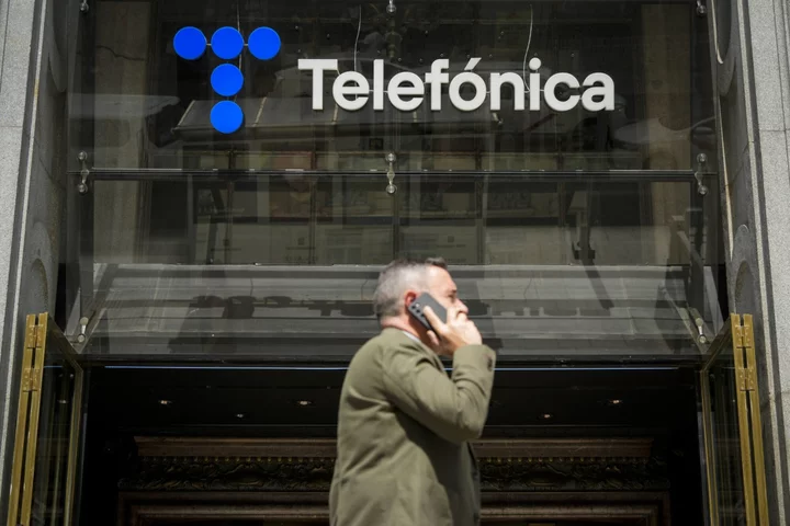 Spain Weighs Buying Telefonica Stake to Counter Saudi Deal